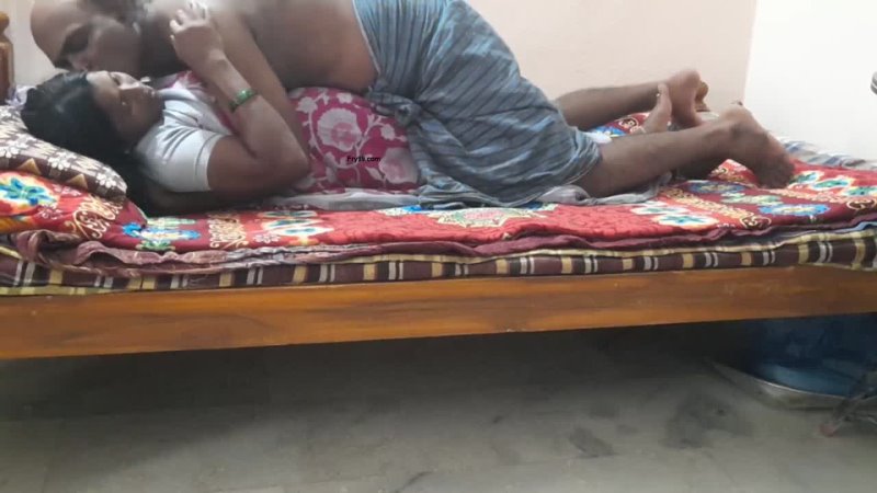 Linda bhabhi faz sexo erótico, vídeo de sexo romântico indiano em saree